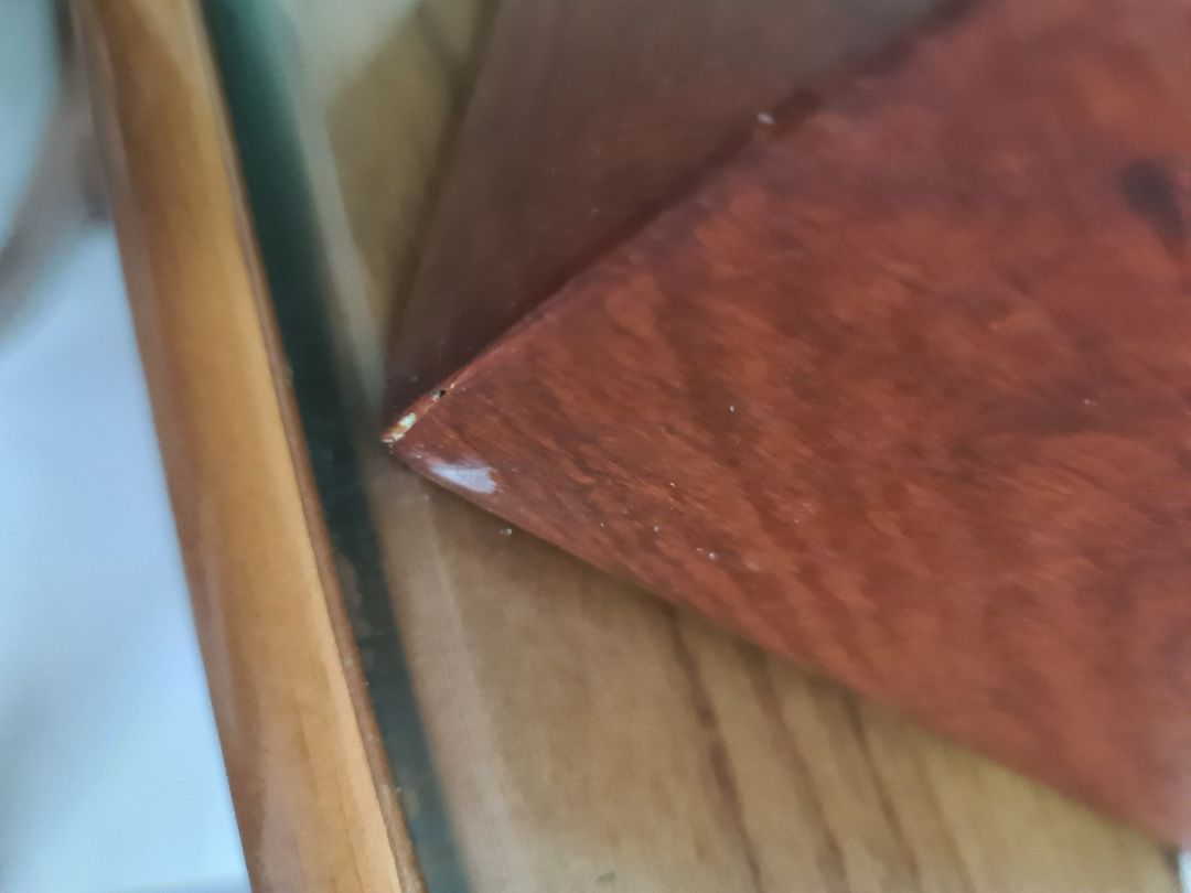 mình đã nhận đc hàng, bị xước 1 góc huhu. ko biết do lỗi hàng hay do vận chuyển nữa. nhưng gỗ cũng okie. dịch nên cũng ko cần đổi trả hoàn hàng