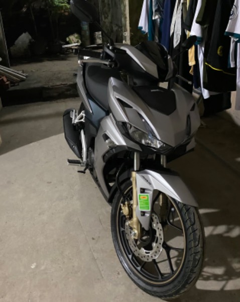 Lần đầu mua onl, phải nói là quá tuyệt vời, giá cả ổn áp, nhân viên tư vấn siêu nhiệt tình, đặt phát là gọi ra nhận xe luôn, có cơ hội sẽ ủng hộ shop tiếp ạ