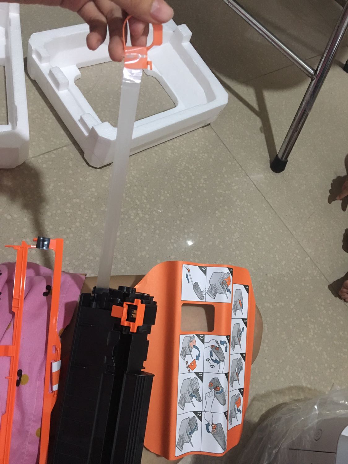 Đơn hàng của tôi không chọn giao nhanh nhưng gói đã đến trong vòng 12 tiếng kể từ lúc tôi đặt hàng thì đây là điểm cộng đầu tiên. Điểm cộng tiếp theo đó là máy mới, vì nhà cung cấp là tiki trading nên tôi cực kì tin tưởng. Unbox máy mới rất sướng luôn. Thứ 3 là dễ cài đặt. Và cuối cùng là máy in ra màu đều. Chuẩn đẹp ngay từ trang đầu tiên! Đơn hàng của tôi không chọn giao nhanh nhưng gói đã đến trong vòng 12 tiếng kể từ lúc tôi đặt hàng thì đây là điểm cộng đầu tiên. Điểm cộng tiếp theo đó là máy mới, vì nhà cung cấp là tiki trading nên tôi cực kì tin tưởng. Unbox máy mới rất sướng luôn. Thứ 3 là dễ cài đặt. Và cuối cùng là máy in ra màu đều. Chuẩn đẹp ngay từ trang đầu tiên!