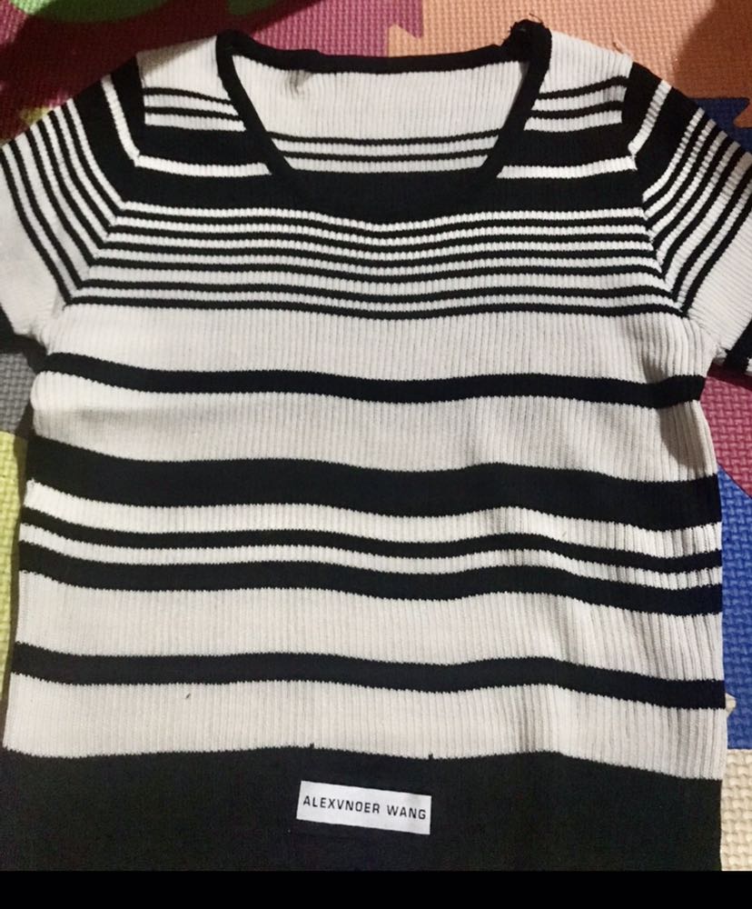 Áo cũng đẹp nhg hơi ngắn