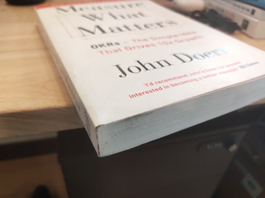 sách có bọc nhưng mở ra như sách cũ