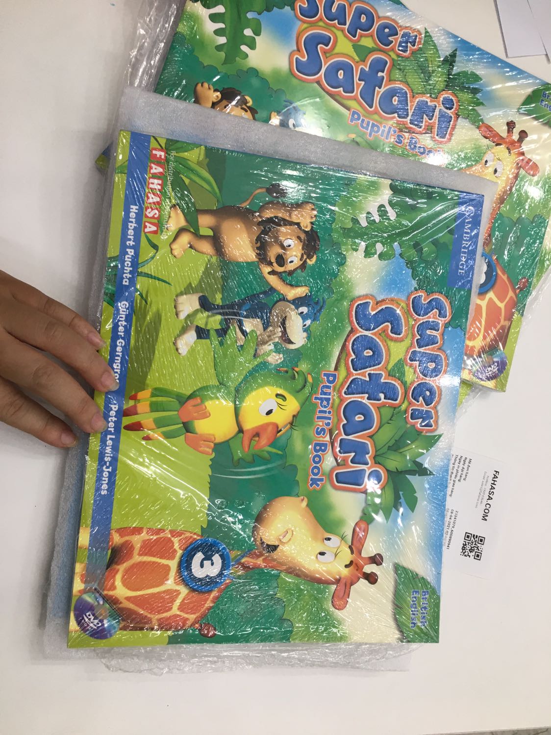 Gói hàng cẩn thận, đẹp và chắc chắn. Giao hàng cũng khá nhanh và hài lòng với sản phẩm Gói hàng cẩn thận, đẹp và chắc chắn. Giao hàng cũng khá nhanh và hài lòng với sản phẩm