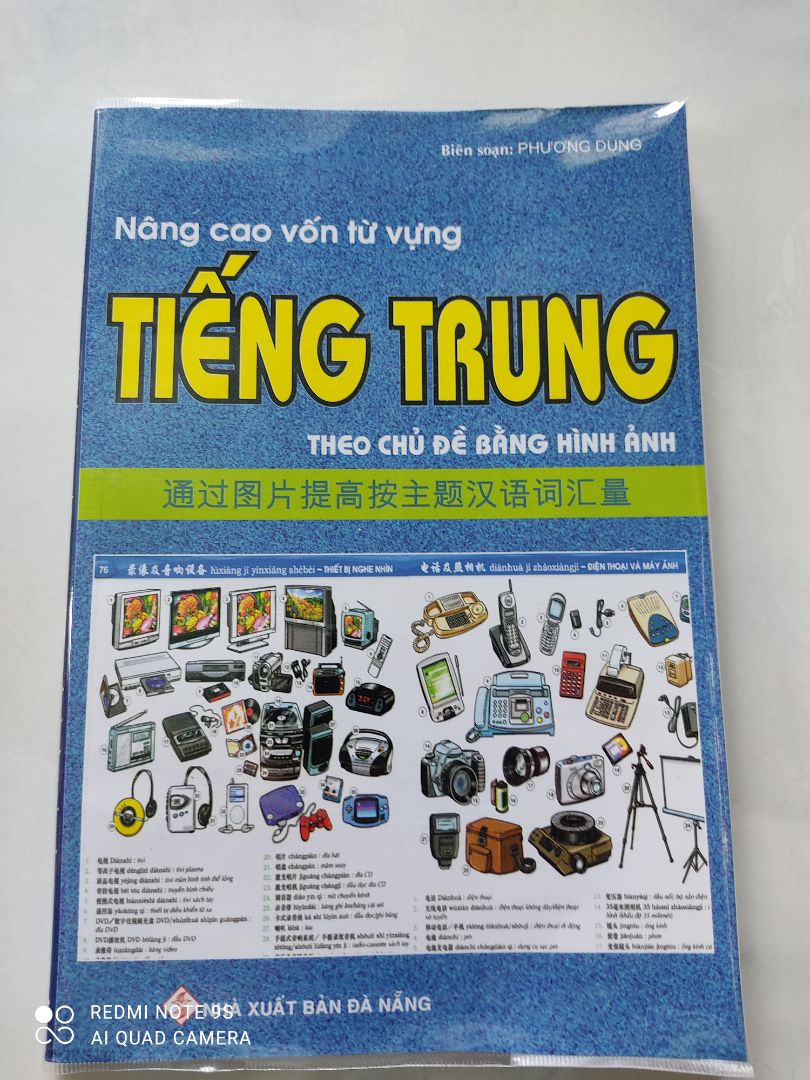 Sách hay, màu sinh động, từ vựng phong phú, lại còn săn được sale giá chỉ 61k. Có điều chữ nhỏ, một số trang bị in đậm và nhoè chữ.