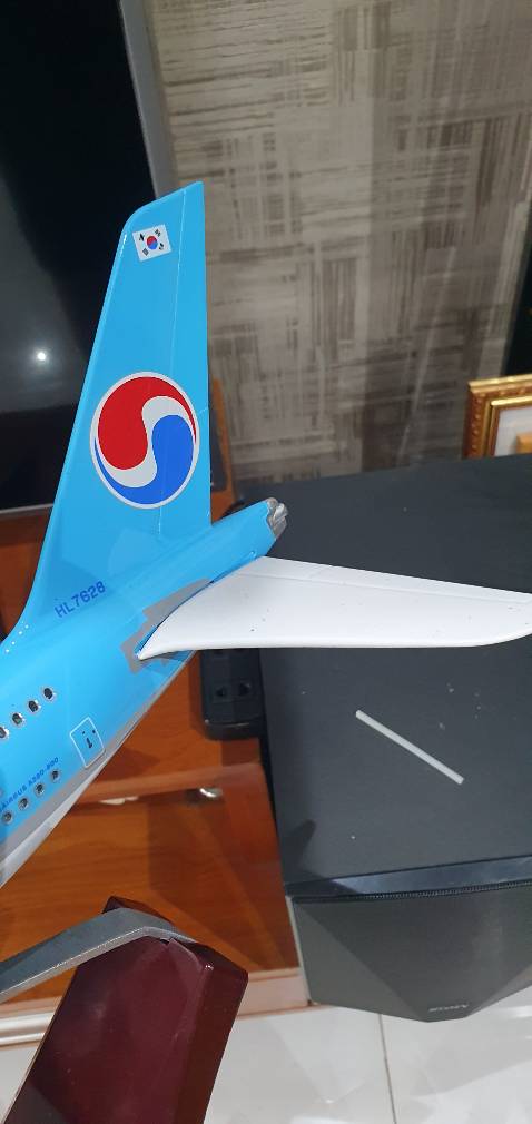 Hơi buồn vì 1 cánh sau bị ngược.