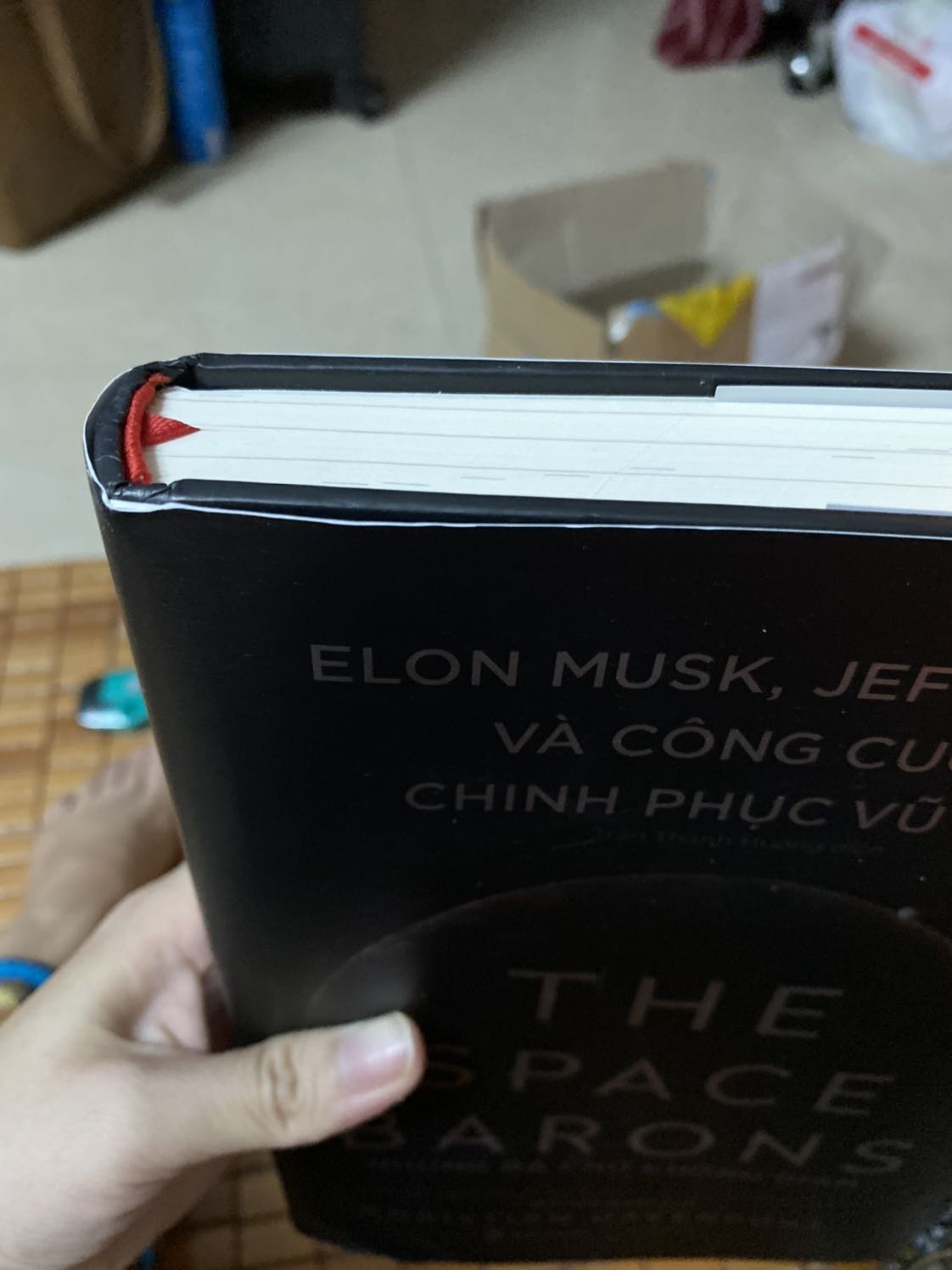 Quá thất vọng cách đóng gói sách của Tiki, một cuốn sách to vậy mà nhét vào cái hộp tí xíu, để rồi vanh bìa