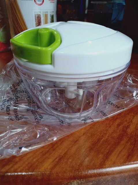 Tiki luôn đỉnh trong khâu giao hàng, thần tốc luôn. Ship giao đúng lúc e đang chuẩn bị xay hành khô bằng máy điện to thì nhận hàng. *** luôn cho lóng.
Ôi bao phê bao nhuyễn các bác ạ ko nghĩ rẻ mà xay ok đến vậy. Giật rất nhẹ mà êm, roẹt roẹt vài cái là xong, đỡ phải lôi cái máy to ra lích kích, băm tay thì ôi thôi cay xè 2 con mắt huhu