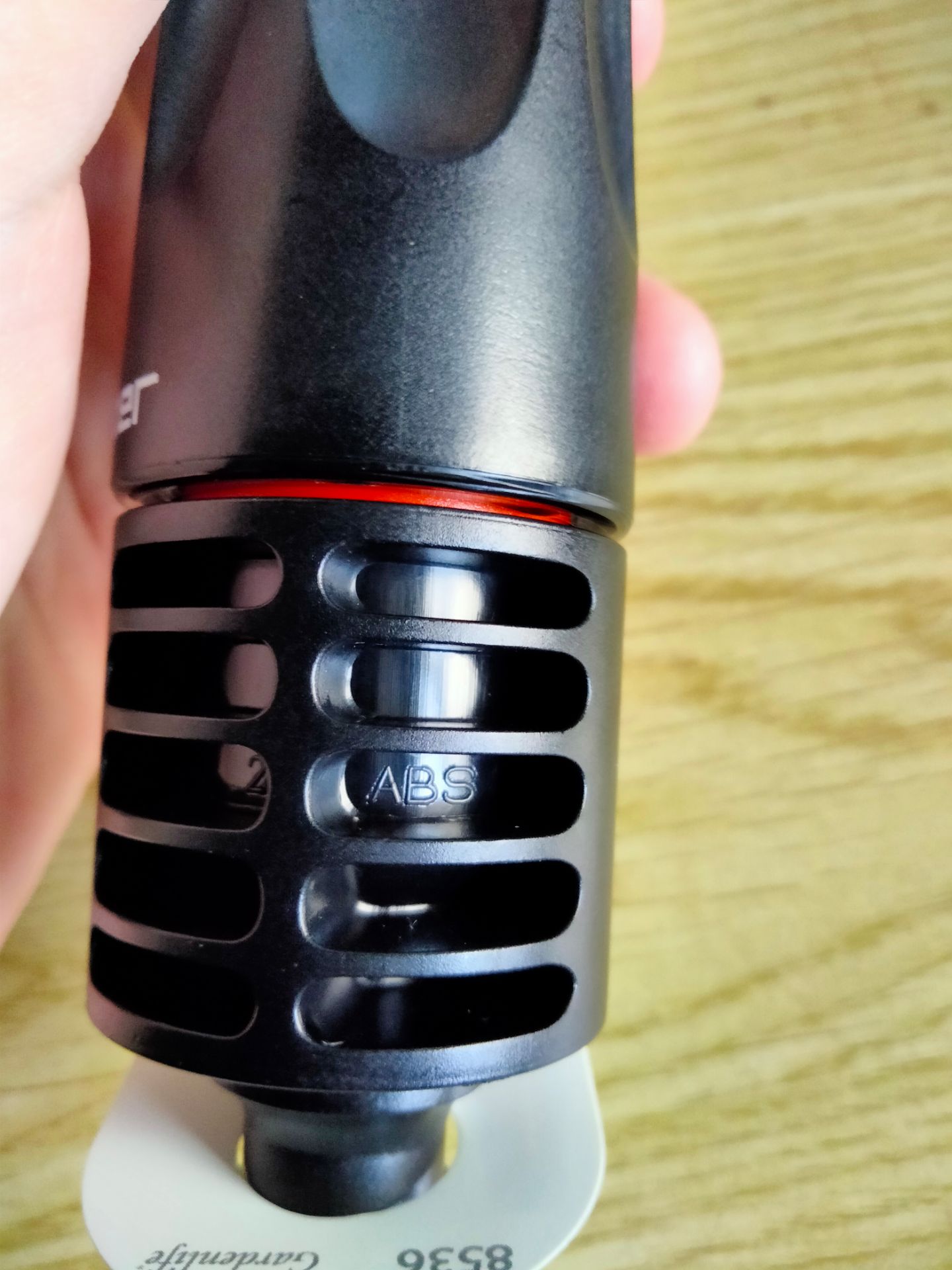 Hàng như mô tả. cầm chắc chắn.
Trên thân có vết trầy. Nước ra yếu hơn đầu vào (nhà mình không tăng áp nhưng nước cũng không đến nỗi)