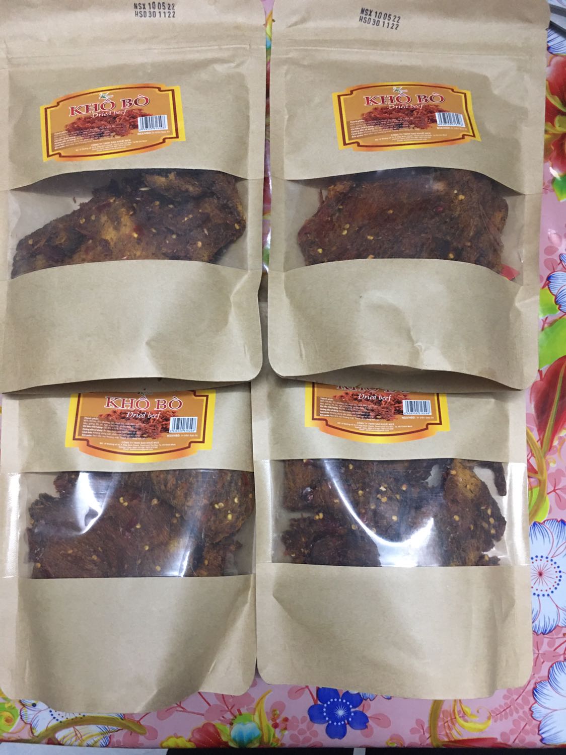 Ngày 11/5/2022. Nhận 4 bịt (250g/bịt, khối lượng do nhà cung cấp đưa ra), với giá tổng là 298.000. Kiểm tra thì chất lượng tốt nhưng trọng lượng thì “ngoài mong đợi”. Cụ thể khi cân 1 bịt: 250g/bịt = 65g đồ linh tinh (33g bịt bảo quản + 12g bịt tương ớt + 20g bao bì)  + chỉ có 185 g khô bò. Như vậy, nhà cung cấp nên nói rõ khối lượng thật (dù giá thật là 4***/kg), tôi cảm thấy mình bị *** và sốc. Không biết có ai giống tôi?