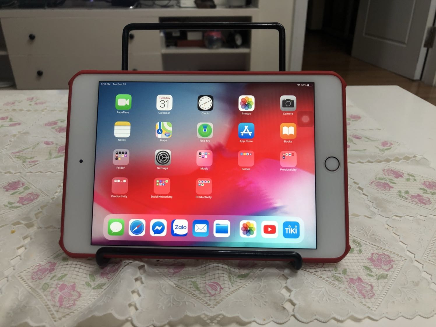 Ưu điểm: ốp nhẹ, đẹp, nhìn sang chảnh như hình
Nhược: bám bẩn vân tay, 
Lưu ý: ảnh chụp với iPad mini 5 đã dán cường lực, các bác yên tâm dán cường lực để bảo vệ trước và sau.