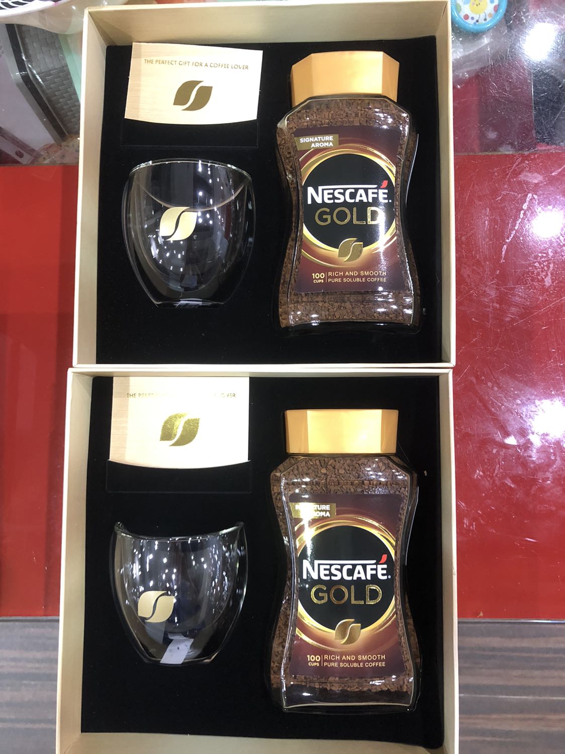 Cafe ngon ly tặng cũng đẹp 👍👍👍
Nhà có khi hết tiền, nhưng không thể hết cafe kkk.