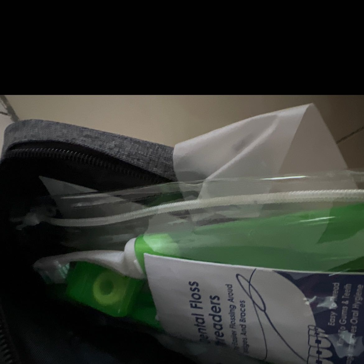 Lực phun nước rất mạnh, có đủ đầu bàn chải để dùng, nh m chỉ thường dùng 1 đầu tăm nước. Có đầy đủ phụ kiện, túi, bàn chải răng,,,,,,