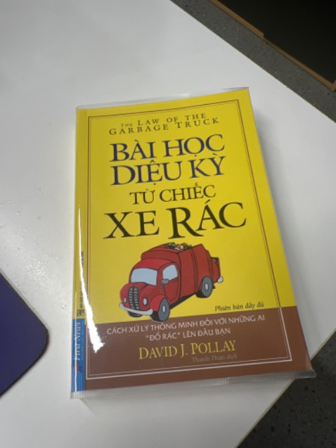 Sách ổn, nhỏ nhưng chữ vừa đọc, cầm theo rất gọn.