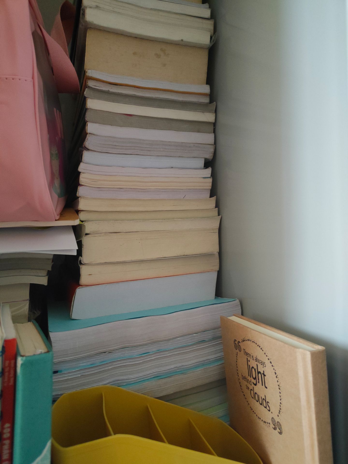 Sách siêu đẹp siêu mới nhaaaa. Săn được sale nên cũng siu rẻ. Tiki đóng gói chắc chắn, gọn gàng, sản phẩm nguyên vẹn (●♡∀♡)(●♡∀♡)(●♡∀♡)(●♡∀♡)(●♡∀♡)(●♡∀♡)(●♡∀♡) mong là sale nhiều hơn để mình còn có xèng mua (´∩｡• ᵕ •｡∩`)