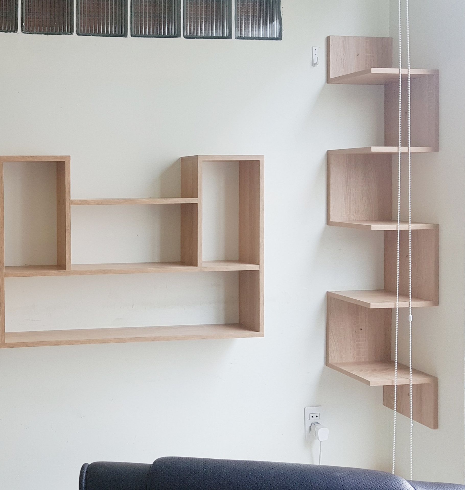 Biết bên bên SIB này đã lâu nhưng chưa có dịp nên lần này đặt combo 2 cái luôn. Màu gỗ y hình nhưng gắn tường có vẻ khá vất vả với kiểu phụ kiện treo không chân này nhưng đổi lại là đẹp hơn kiểu ke đỡ và cảm giác để được nhiều đồ nặng. Mình đặt tikinow mất thêm mấy chục tiền ship & nhận hàng trong tít tắc.