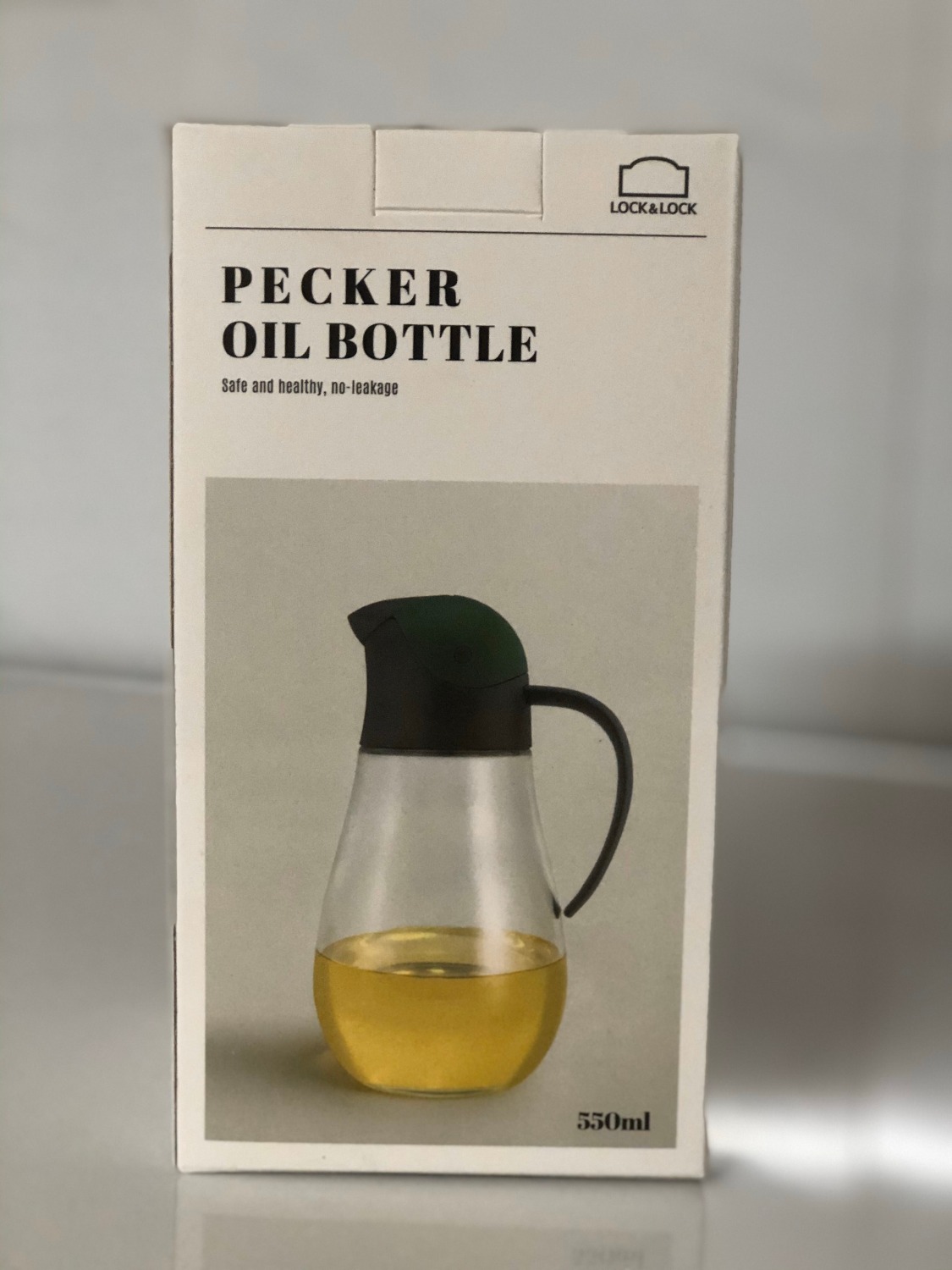 Bình rất đẹp, hình con chim cánh cụt dễ thương, mình có mua 1 bình màu đỏ loại bình thường của Lock Lock rồi, rất là ưng ý, nay mua thêm bình này về đựng nước mắm nữa.
Đóng gói rất kỹ, bọc bóng khí cẩn thận, ko dễ bể ra đc.
Rất hài lòng với sản phẩm và dịch vụ của Tiki.
Từ ngày mua gói Tikinow của Tiki thì có hàng gì cần mua cứ lên Tiki tìm, đặt mua nhận nhanh trong 2 tiếng, ưng lắm luôn ấy.