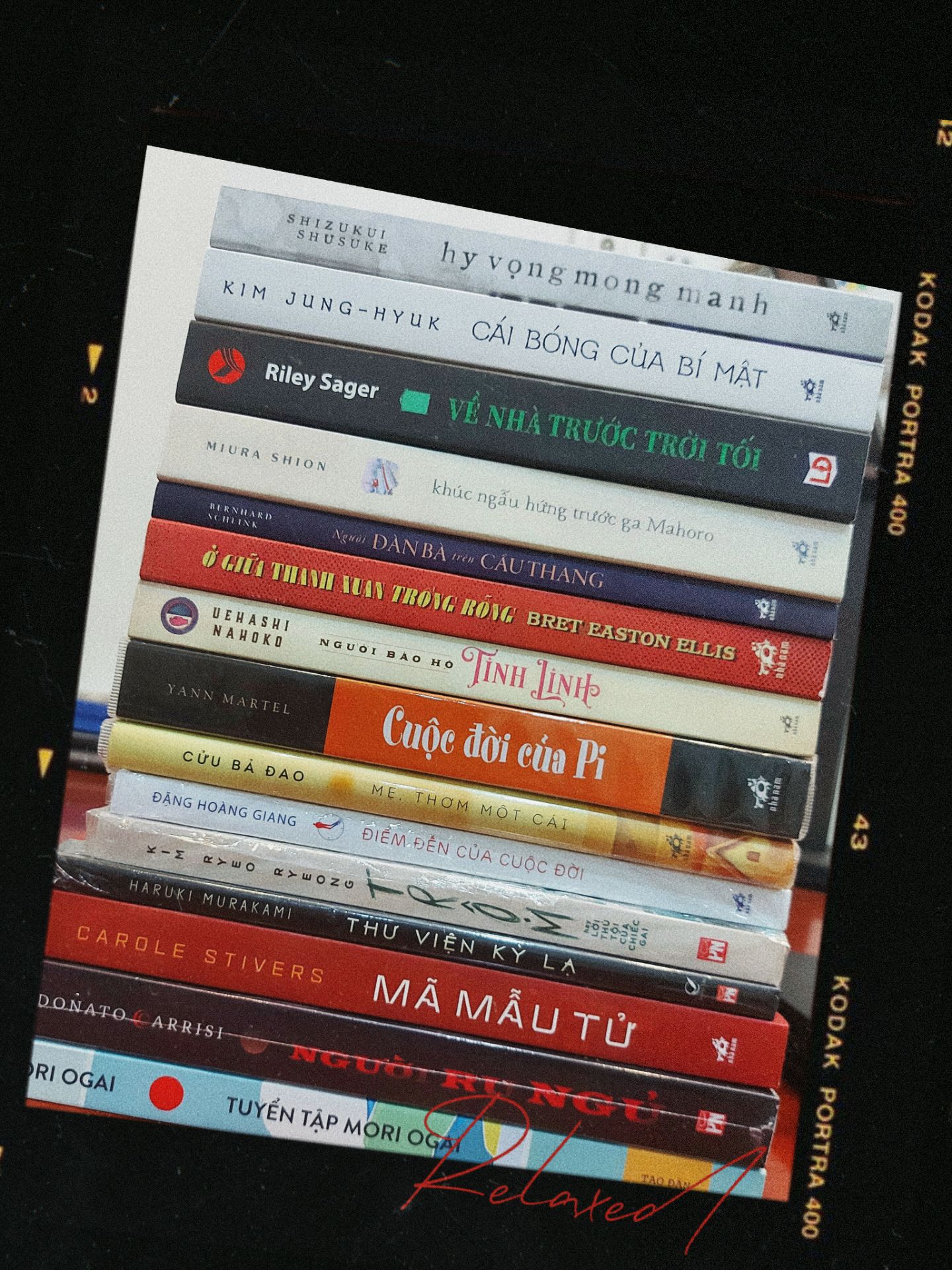 Cũng may đợt này đặt sách nhiều lèn chặt nên khâu đóng gói ko đến nỗi quăn sách.
