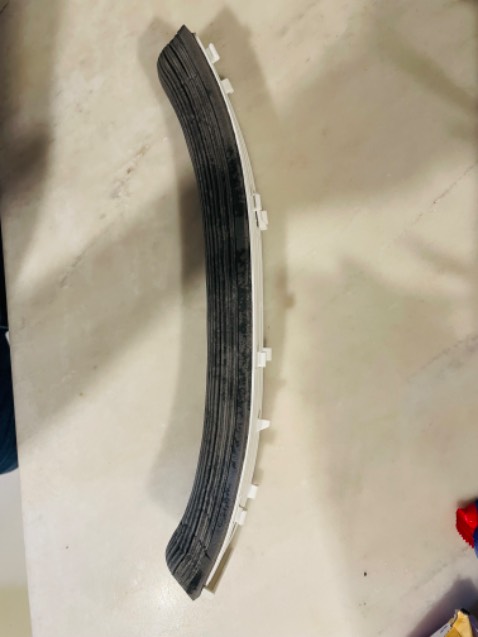 Sao nó lại bị cong như thế này, sao có thể lắp được, bản vẽ là thẳng, mua về thấy cong