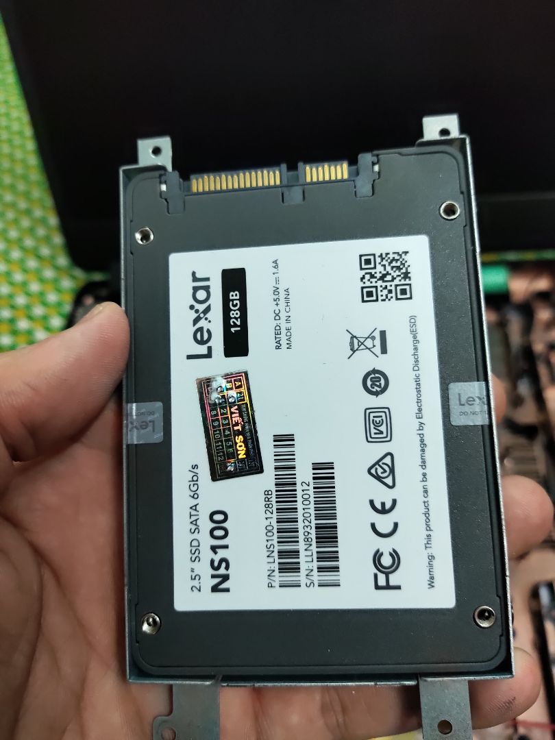 cảm thấy thất vọng vì đã ko nâng cấp ổ cứng SSD sớm hơn! Máy tính tắt mở siêu nhanh! (như cách mà shop ship hàng vậy ☺ )  Đóng mở các ứng dụng độ trễ giảm đi rất rất nhiều, ngoài sức tưởng tượng. Chất lượng thì cần thời gian trả lời! Thanks shop rất nhiều!