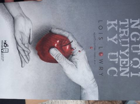 Giao hàng nhanh nhưng bìa khi giao bị dơ và trông cũ lắm, một vài trang còn có bị quẹt bút chì, kh có tag