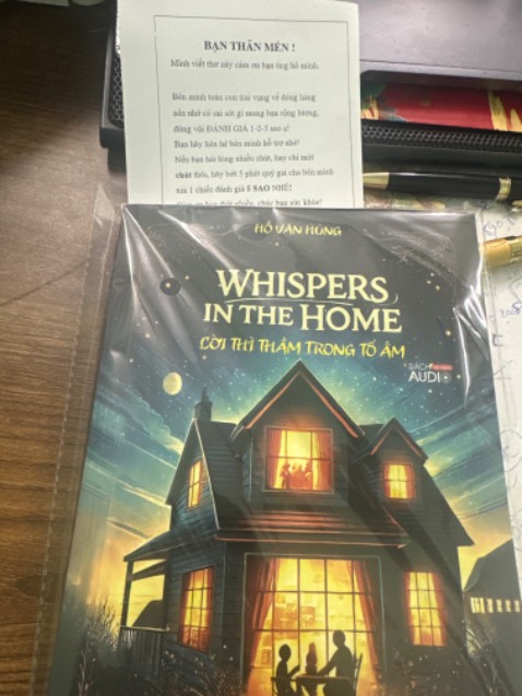 Một mẩu giấy gửi thật dễ thương. 
Sách đc đóng trong hộp, hộp đc để trong 1 túi ni lông chống mưa rất tuyệt. Sách cũng đc bỏ trong bọc kiếng nữa. Thật sự rất hài lòng, cảm ơn Shop và các chàng trai