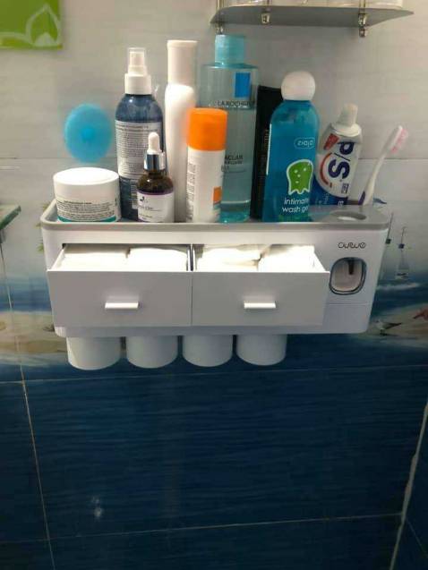 Tiện quá. Mình để được bao nhiêu đồ. Kệ dán lên chắc chắn. Hàng y hình. Được,  hàng đẹp cho shop 5 sao. Shop tư vấn rất nhiệt tình mình sẽ rủ bạn mình mua cùng.