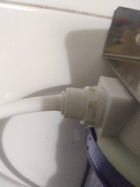 Nhận hàng đúng hạn, đóng gói cẩn thận, tốt. Tôi gặp rắc rối là nối nước nguồn vào máy bị chảy nước  chưa khăc phục được, shop có giải pháp nào tư vấn tôi với