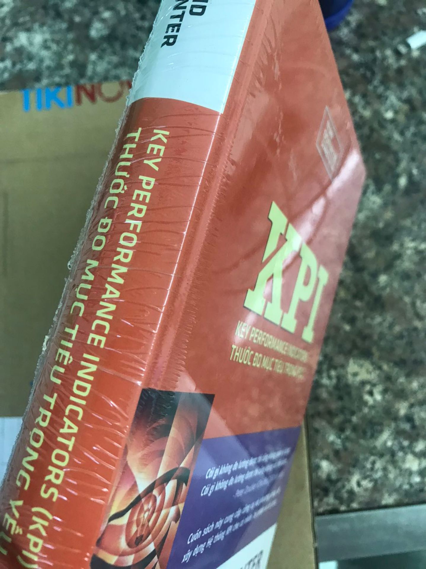 Giao hàng siêu nhanh. Anh shipper thiệt thân thiện. Đang cần viết về KPIs mà Tiki giao siêu nhanh, đúng là nắng hạn gặp mưa rào, bao vui. Ngồi mua bản gốc chắc tháng sau mới tới :v. Cám ơn Tiki iu vấu, sách hay lắm. Giao hàng siêu nhanh. Anh shipper thiệt thân thiện. Đang cần viết về KPIs mà Tiki giao siêu nhanh, đúng là nắng hạn gặp mưa rào, bao vui. Ngồi mua bản gốc chắc tháng sau mới tới :v. Cám ơn Tiki iu vấu, sách hay lắm.