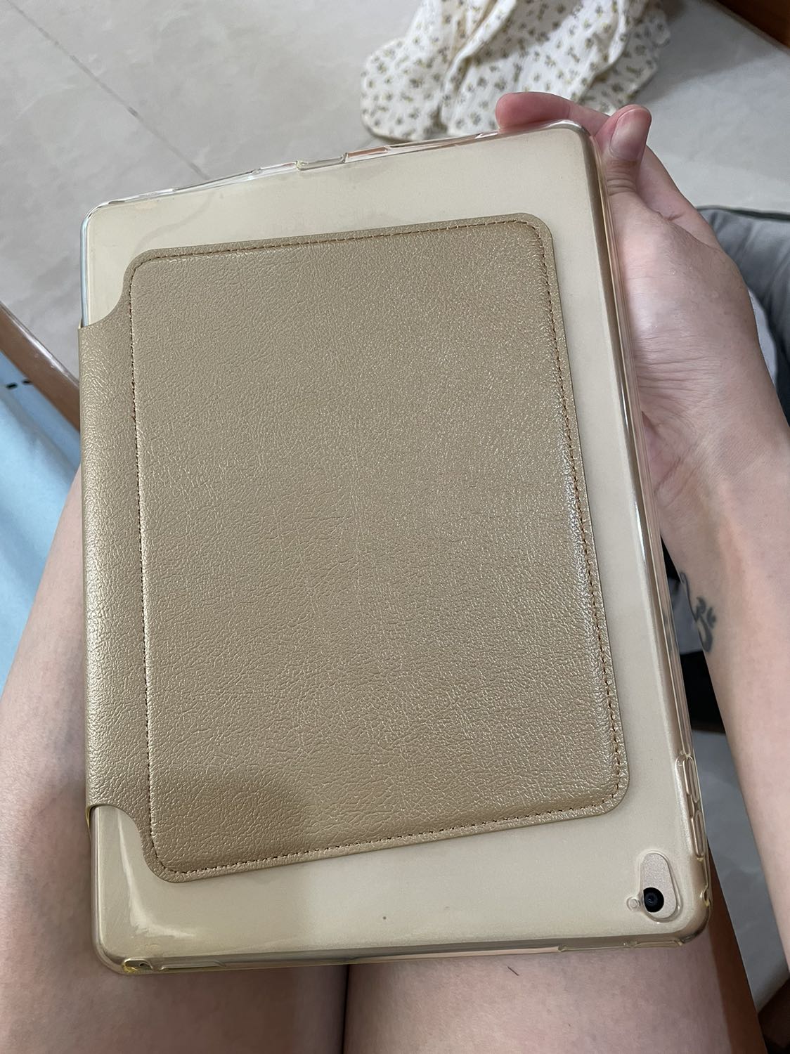 Hàng lỗi k sử dụng được. Hở hết các bo viền.