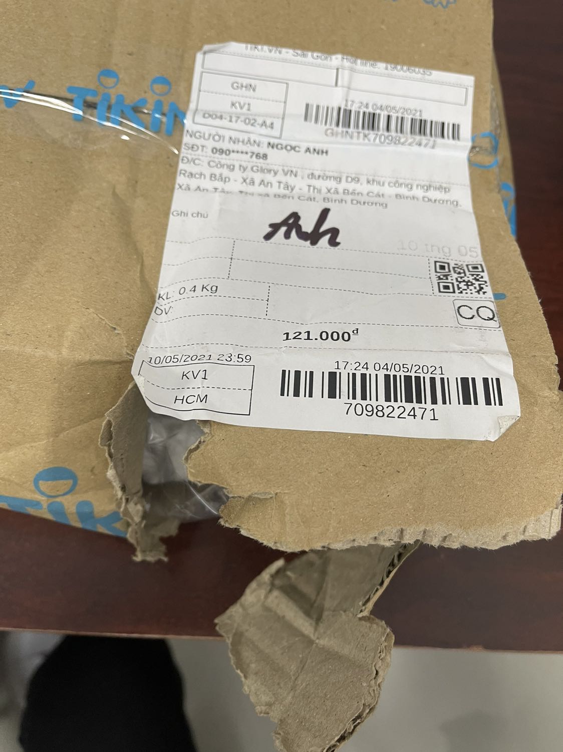 Giao hàng mà rách te tua vậy nè Giao hàng mà rách te tua vậy nè