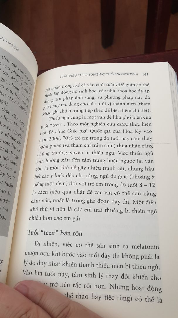sách bìa đẹp.viết chữ cũng rõ ràng.noi dung noi ve giac ngủ.day cung là 1 van de can thiet doi voi moi nguoi.moi ng nen mua sách