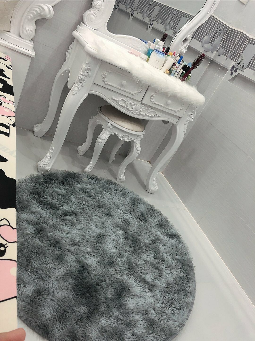 thảm đẹp lắm, còn to nữa. mọi nguoiwf nên sắm , decor phòng siêu xinh luôn ý