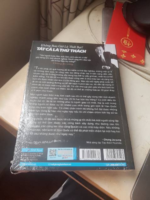 Hàng rẻ, đẹp, chất lượng. Sách bị bong giấy bóng 1 chút, tuy không ảnh hưởng lắm nhưng sẽ không đẹp khi dùng làm quà tặng. Hàng giao rất nhanh