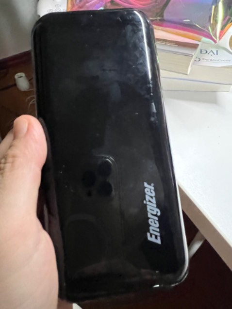 Dung lượng lớn, thiết kế đẹp, mỗi tội hơi nặng. Nhưng so với các cục 20000 khác thì cũng nặng vậy. Hãng uy tín nên mình sạc rất yên tâm