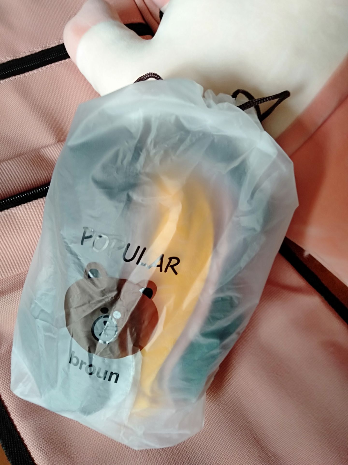 Thật sự là ưng lắm luôn. Hàng giao đầy đủ mà giá rẻ, đẹp, lên màu cũng ổn nữa, có túi đựng gọn gàng xinh xinh :333 toẹt dời !!! cảm ơn shop nhiều nhaaaaaa