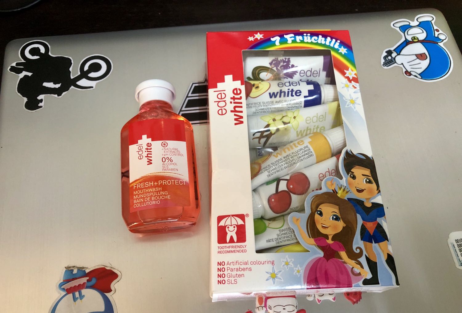 Nhỏ gọn tiện sử dụng
Nhìu mùi cho bé lựa và thích được đánh răng Nhỏ gọn tiện sử dụng
Nhìu mùi cho bé lựa và thích được đánh răng