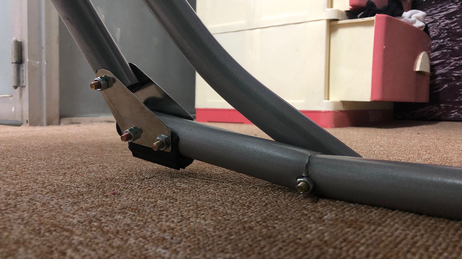 không hiểu hàng Việt Nam chất lượng cao kiểu gì mà mua ngồi được 5 phút thì gãy?! không biết chế độ bảo hành như nào luôn trong trường hợp này? không hiểu hàng Việt Nam chất lượng cao kiểu gì mà mua ngồi được 5 phút thì gãy?! không biết chế độ bảo hành như nào luôn trong trường hợp này?