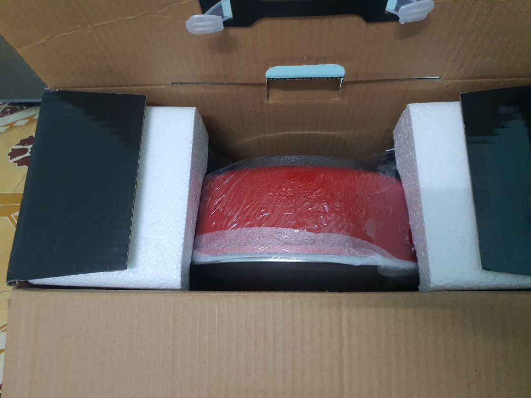 Mình mua tặng nên cũng không tiện mở xem bên trong như thế nào, nhưng nhà mình cũng có dùng nồi này rồi nên cũng khá yên tâm về chất lượng.