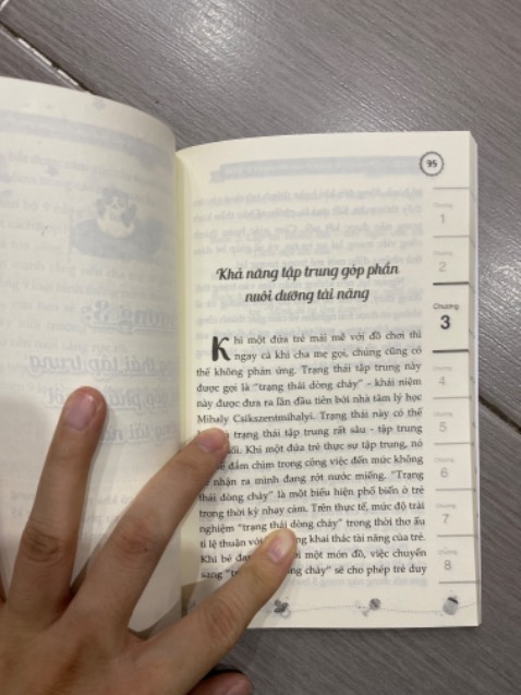 Cuốn sách hướng dẫn về pp Montessori, để ba mẹ hiểu thêm về con