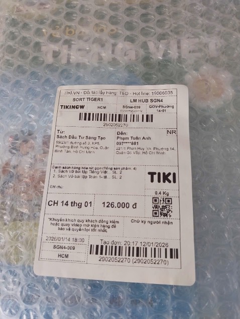 Đặt mỗi loại 2 cuốn (là 4 cuốn) nhưng giao mỗi loại 1 cuốn, nhắn xin số đt thì im luôn