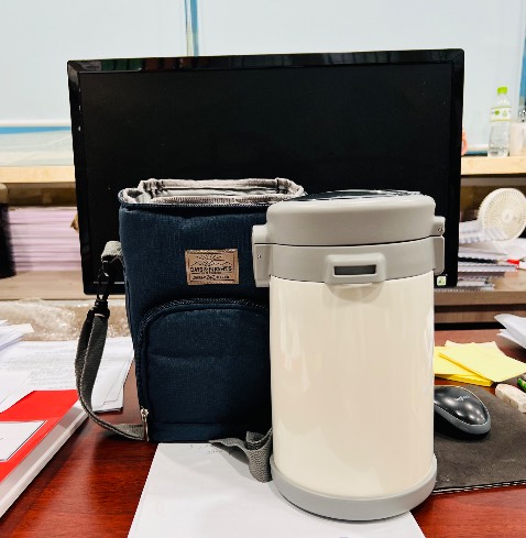 Giao hàng nhanh và hàng giao giống như hình