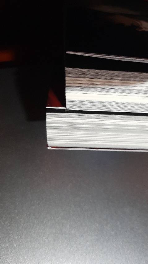 Lúc mk nhận hàng hộp thì móp, truyện thi rách seal và bị df nhiều 🥲🥲