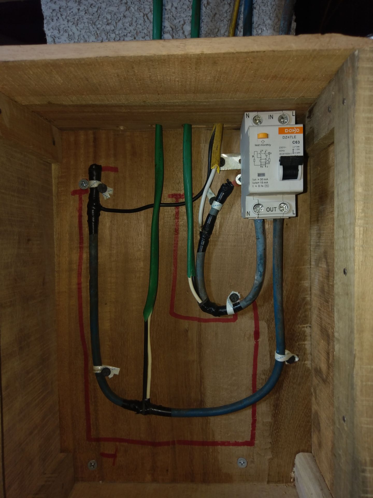 tiki giao hàng nhanh hơn mọi khi, sản phẩm lắp đặt dễ dàng,  mới dùng thấy cũng ok.