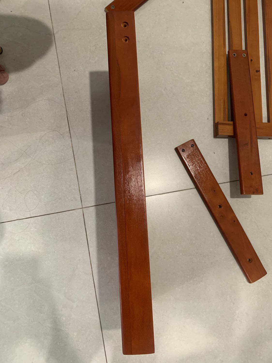 Shop gửi mình ghế thiếu lỗ khoan rồi, nhờ shop liên hệ hỗ trợ