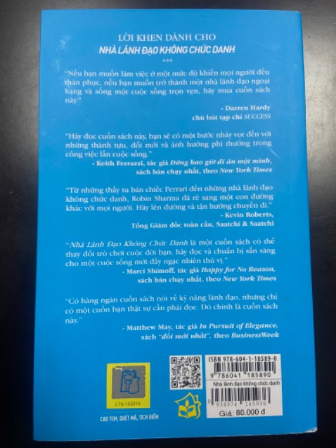 Tiki giao hàng nhanh. Về nội dung:
1 quyển sách nên đọc dành cho tất cả mọi người nhất là những người trẻ. Sách đề cập đến vấn đề nhận thức và đánh thức người lãnh đạo trong mỗi người. Không phải là lãnh đạo người khác mà lãnh đạo chính bản thân chúng ta để trở nên tốt hơn, giỏi hơn và đóng góp nhiều giá trị hơn cho tổ chức và xã hội. Đừng vật vờ, lười làm tại chốn văn phòng hãy luôn nhiệt huyết trong công việc dù đó là công việc đơn giản nhất. Mọi thành công đều bắt đầu từ những điều đơn giản. Chúc mọi người tìm được quyển sách ưng ý.