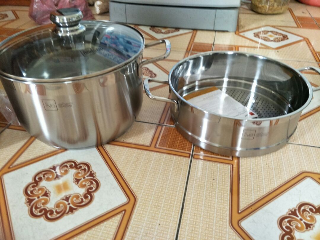Mình đã mua bộ nồi xửng  3 đáy nắp kính fivestar ST26-3DG từ Tiki. Khi nhận hàng mình rất ưng ý  : Nhân viên giao hàng lịch sự  - sản phẩm được đóng gói cẩn thận,  mở ra sản phẩm đẹp hơn trong hình giới thiệu - Dày dặn chắc chắn , sáng bóng,  có logo của nhà sản xuất in trực tiếp trên sản phẩm nhìn rất đẹp và lịch sự.  Nói chung là OK  !