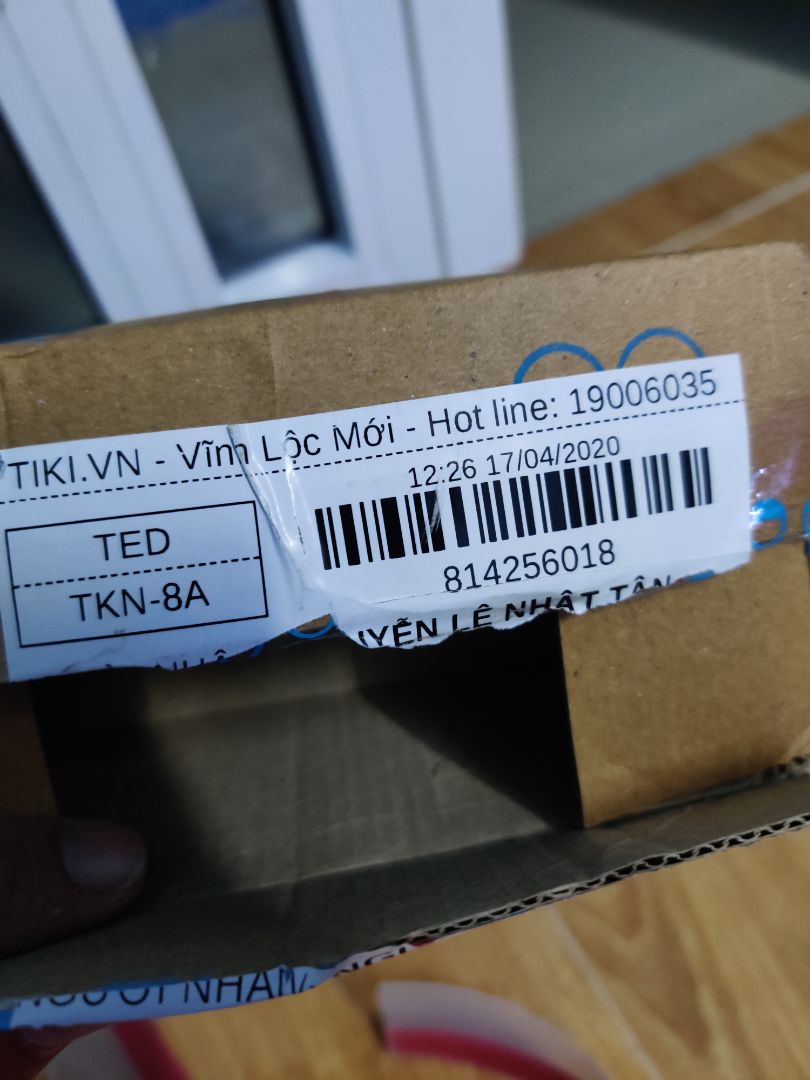 Keo như vầy sao dán đây tiki? chất lượng hàng quá tồi mà cũng bán cho khách, keo chảy không thể tháo để dán được . Tưởng hàng ok như ***, thấy đc cái tiki now nên mình đặt , ai ngờ giao đồ vứt thùng rác thế này!