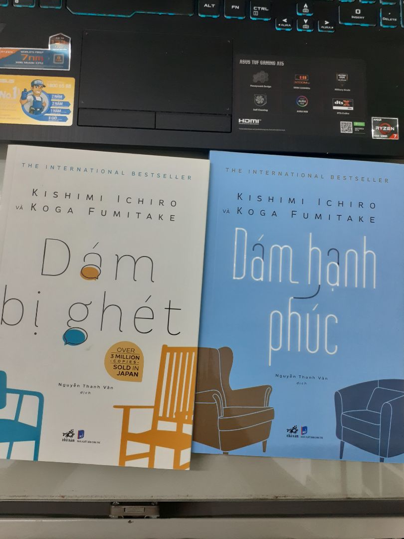 Sách được giao còn mới và chất lượng. Anh shipper dễ thương. Mình chưa đọc quyển này nhưng mình đã trải nghiệm "Dám bị ghét" đồng tác giả. Quyển sách này đã giúp mình tìm ra những hoài bão mới. Truyền cho mình sự dũng cảm, dám hạnh phúc. Nên mình muốn tìm đến quyển thứ 2 đó là "Dám hạnh phúc". Mọi người nên trải nghiệm cả hai quyển nhé. Những bạn thích triết học cũng có thể thích vì tác giả sử dụng nhiều khái niệm cũng như thuật ngữ triết. Tuy vậy sách vẫn rất dễ hiểu và truyền tải trọn vẹn những thông điệp.