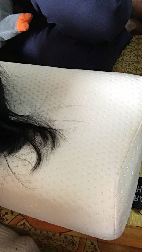 Đang đi làm nên không có chụp ảnh ngay, ưng cái gối lắm. ngủ ngon hơn, sang dậy thấy khỏe hơn nhiều. cảm ơn shop. Gối này m mua ở siêu thị phải 400k đấy mng. m không nghĩ shop bán rẻ mà lại đẹp thế. Gội đẹp như ý mình mong muốn luôn :))) êm ái làm sao. Thực sự ngủ rất sâu giấc, hàng miDoctor đúng rất tốt, trước tôi mua bên đai chống gù, túi đựng chăn màn bên này.. Nay mua thêm sp gối cao su nữa, ngủ rất thích, tôi sẽ tặng cho bố mẹ chồng và các con cho mọi người ngủ đủ giấc hơn. Thực sự rất êm ái. Sản phẩm lúc mua về thấy hút bẹp mình nghĩ nó hỏng hoặc làm sao, nhưng mở 1 lúc thì nó phồng lên, nằm ôm vừa vặn cổ, không bị mỏi như những gối bông ép. Và lúc gối thì êm, xong lún vừa đủ, khi không gối nữa thì hàng lại căng đầy như cũ!!
Sẽ còn ủng hộ sp bên shop dài hạn nữa!!! Có điều hơi có 1 chút mùi, để mở khoảng mấy tiếng là bớt mùi