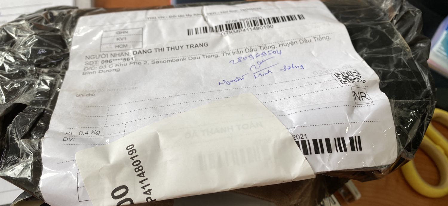 Đặt màu đen shop giao màu da yêu cầu đổi hàng