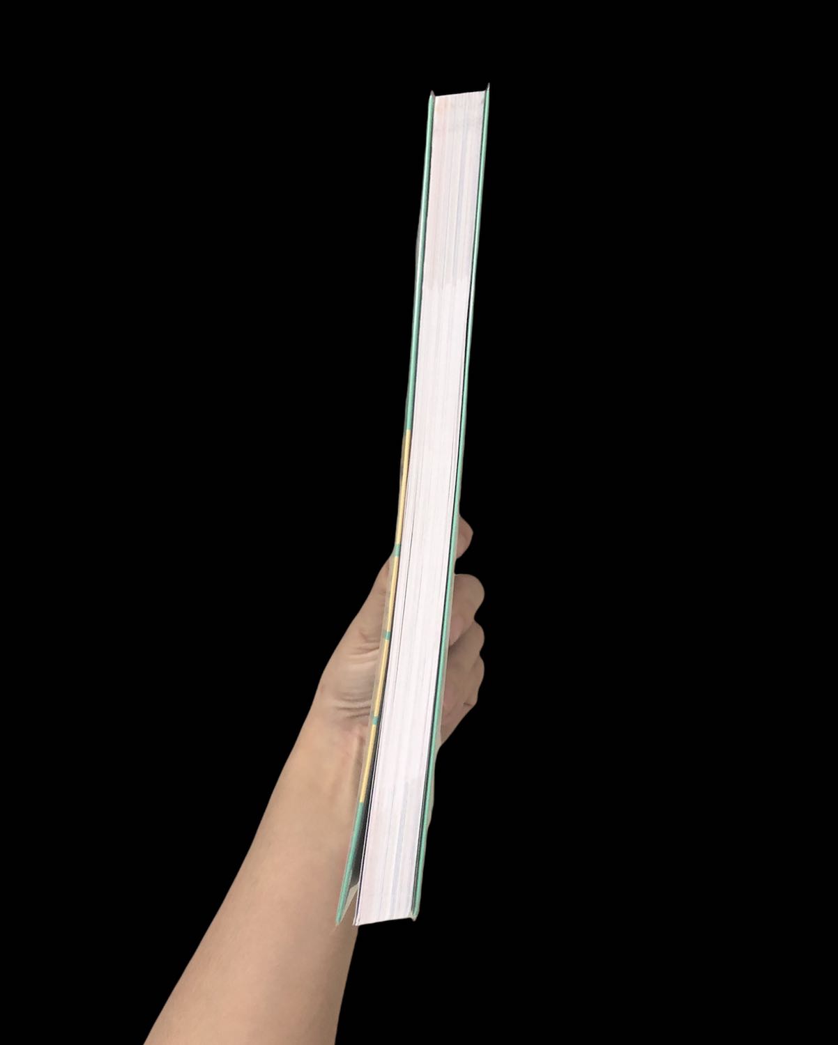 Sách rất đẹp, nội dung thì mình mới đọc sơ qua thì thấy từ vựng chia theo chủ đề, và mỗi trang sẽ là sơ đồ tư duy của 1 cái mảng nào trong chủ đề đó, cũng rất hay, có thể phù hợp cho các bạn từ cấp 2 trở lên nha, phía dưới sơ đồ tư duy sẽ là một vài ví dụ đặt câu với các từ ở trên, nhìn chung chủ đề cũng rất basic, nhưng mà có rất là nhiều từ mình k nghĩ đến và k biết tới luon 👍🏻👍🏻